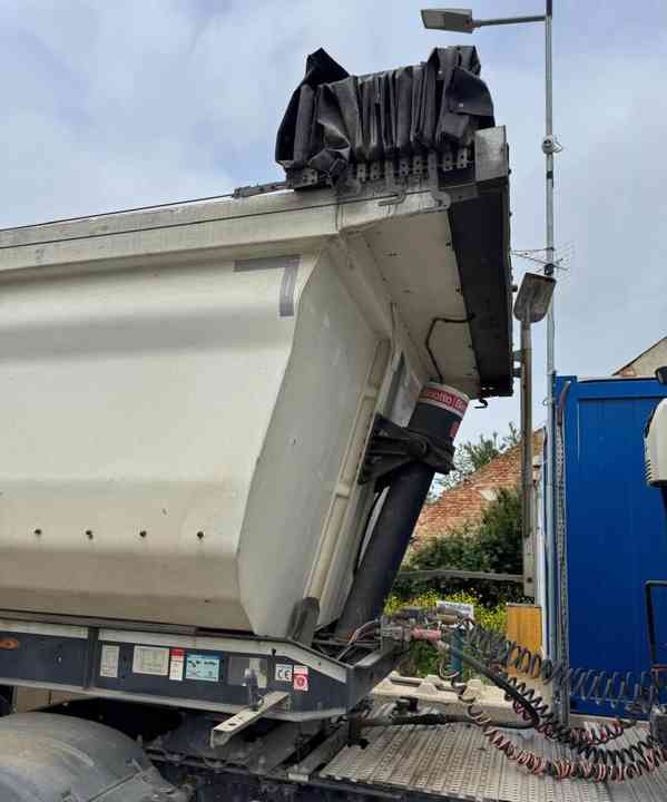 SCHWARZMÜLLER 27 m3/ 5.750 kg/ ELEKTR. plachta / 2x ZVEDAČKA - foto 2