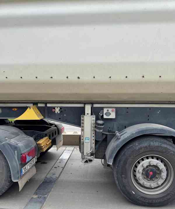 SCHWARZMÜLLER 27 m3/ 5.750 kg/ ELEKTR. plachta / 2x ZVEDAČKA - foto 4
