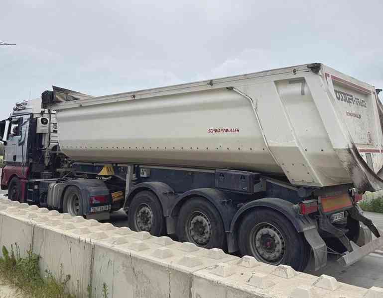 SCHWARZMÜLLER 27 m3/ 5.750 kg/ ELEKTR. plachta / 2x ZVEDAČKA - foto 5