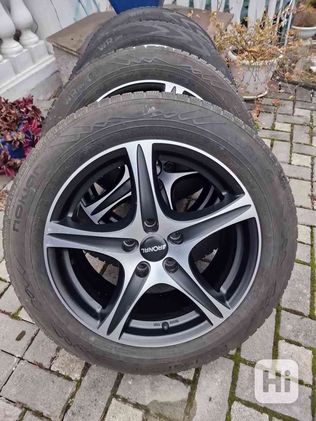 Sadu 17" alu kol 5x114,3 se zimnimi pneu NOKIAN - foto 1