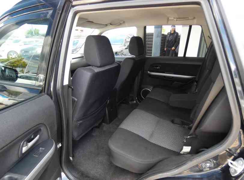 Suzuki Grand Vitara 2,0i benzín 103kw - foto 16
