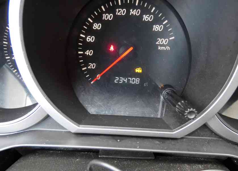 Suzuki Grand Vitara 2,0i benzín 103kw - foto 11
