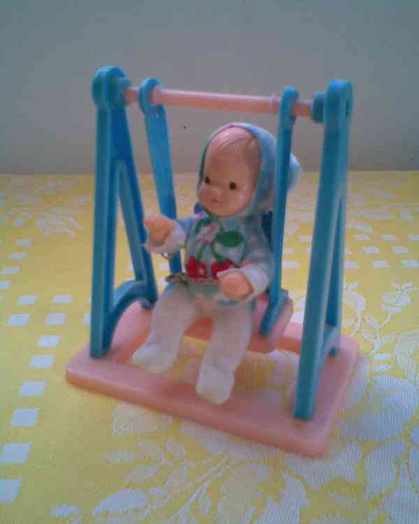 Retro domeček s panenkami - foto 9