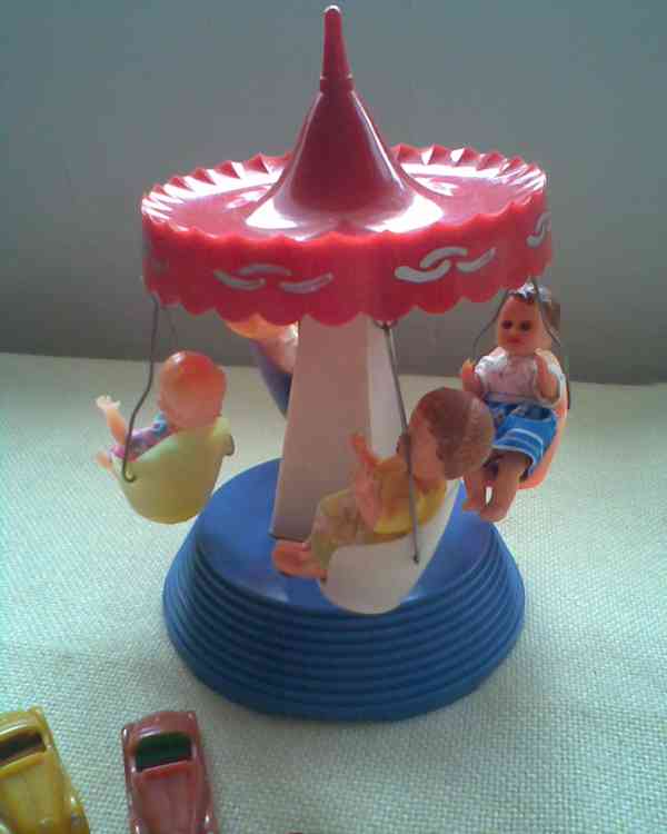 Retro domeček s panenkami - foto 11