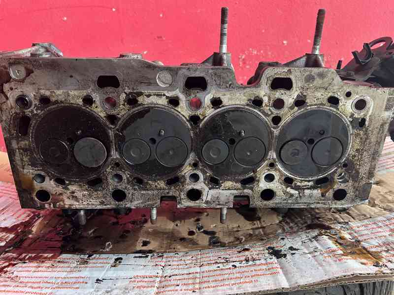 Hlava motoru 1,5DCI K9K 7701477400 Renault - foto 2