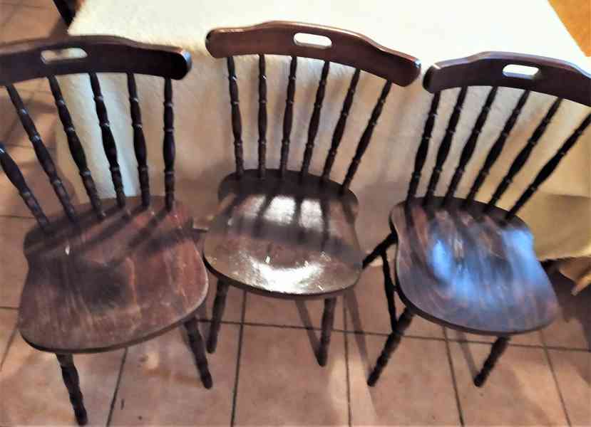 Nabízím tři staré dřevěné jídelní židle Thon - zrestaurované - foto 1