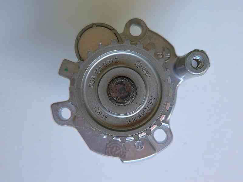 Nová ORIGINÁL 2.0 TFSI vodní pumpa VW Group 06F 121 011 X - foto 4