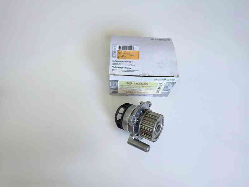 Nová ORIGINÁL 2.0 TFSI vodní pumpa VW Group 06F 121 011 X - foto 1