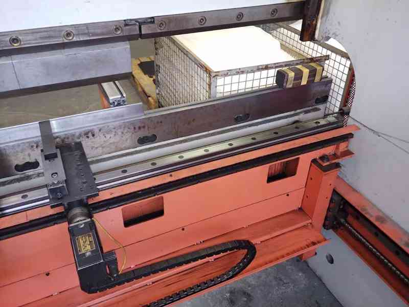 Beyeler PR 6 / Ohraňovací lis CNC - foto 5