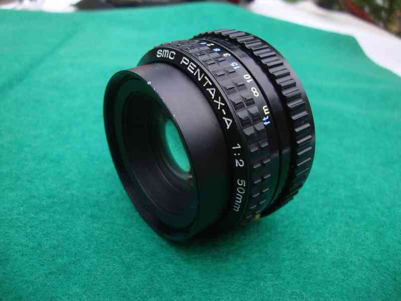 Objektiv SMC Pentax - A 1:2 50mm pěkný plně funkční clona - foto 13