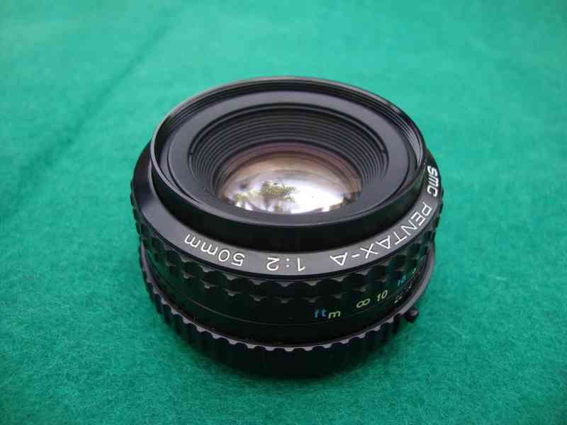 Objektiv SMC Pentax - A 1:2 50mm pěkný plně funkční clona - foto 2