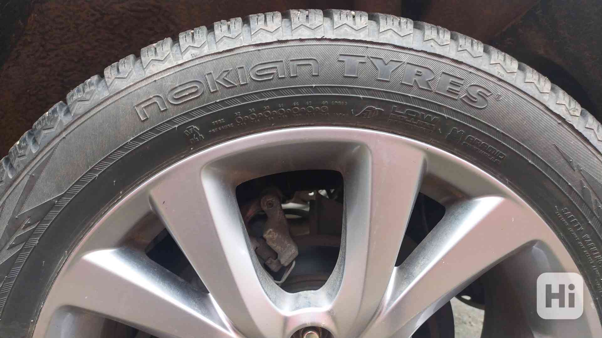 zimní pneumatiky Nokian Tyres WR SUV4 (215/55 R18 95H) - foto 1