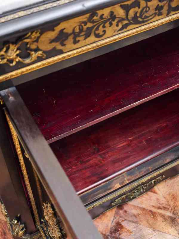 Starožitná komoda Napoleon III vykládaná mosazí - foto 10