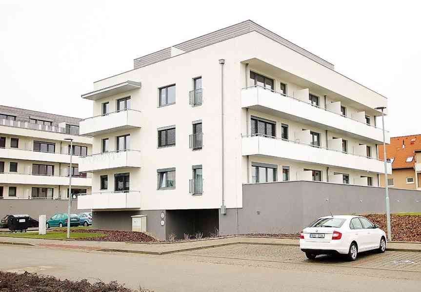 Pronájem garáž.stání  -  Slavkov u Brna. - foto 4