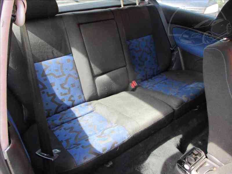 Volkswagen Golf 1,6 i KLIMA - foto 10