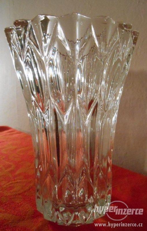 Broušená váza s lesklým povrchem - foto 2