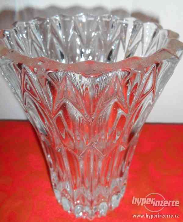Broušená váza s lesklým povrchem - foto 4