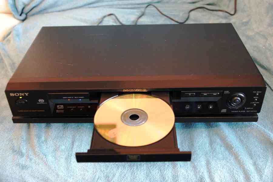 Sony DVP-NS705V   Super Audio CD / CD / DVD přehrávač - foto 9