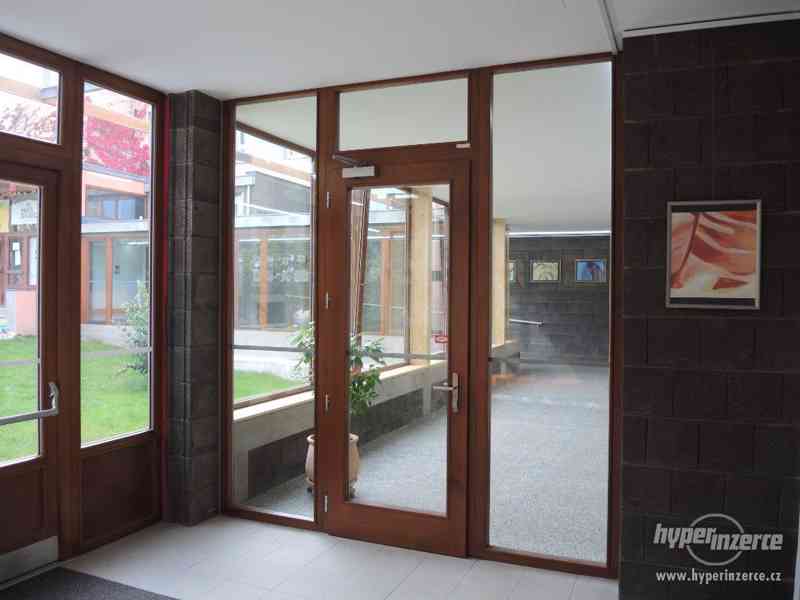 Výroba dřevěných oken a dveří - foto 1