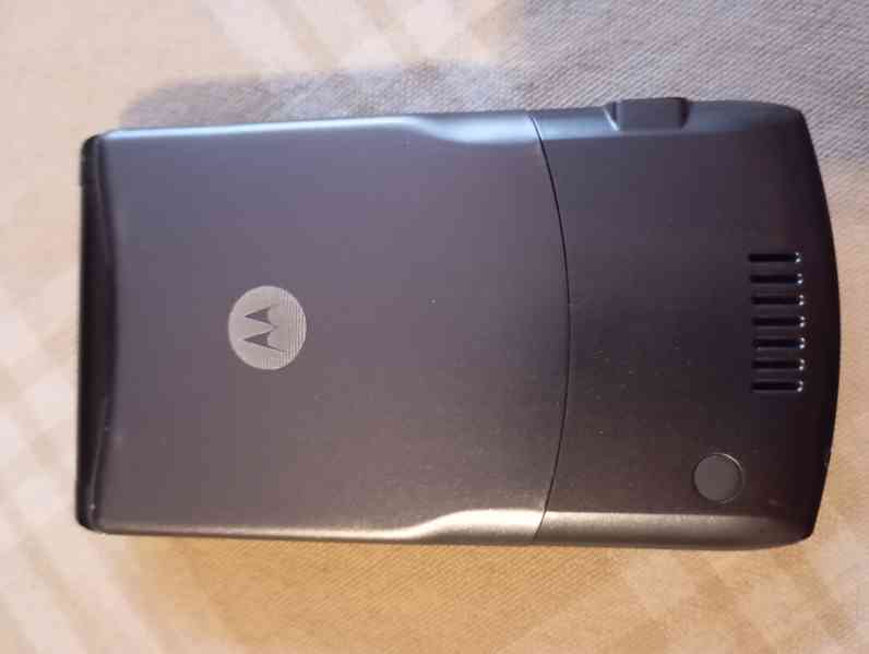 Mobilní telefon Motorola V3i Razr - foto 4