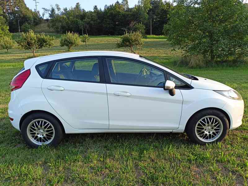 Ford Fiesta  - foto 6