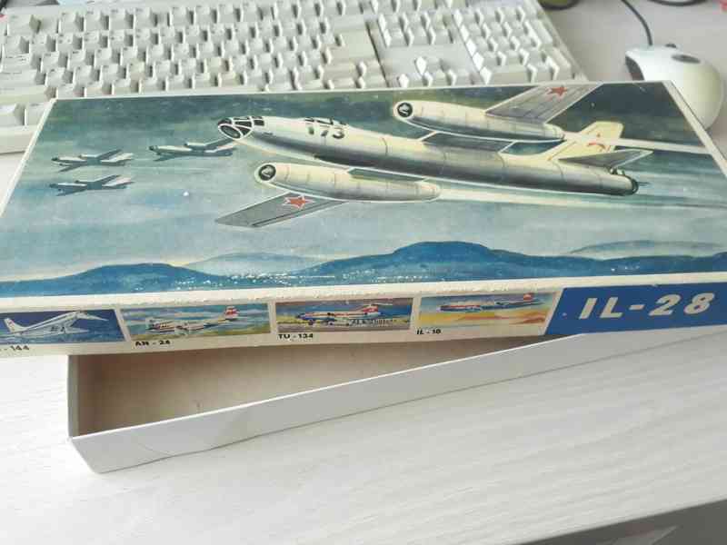 Il-28 Plasticart - prázdná krabička  - foto 1