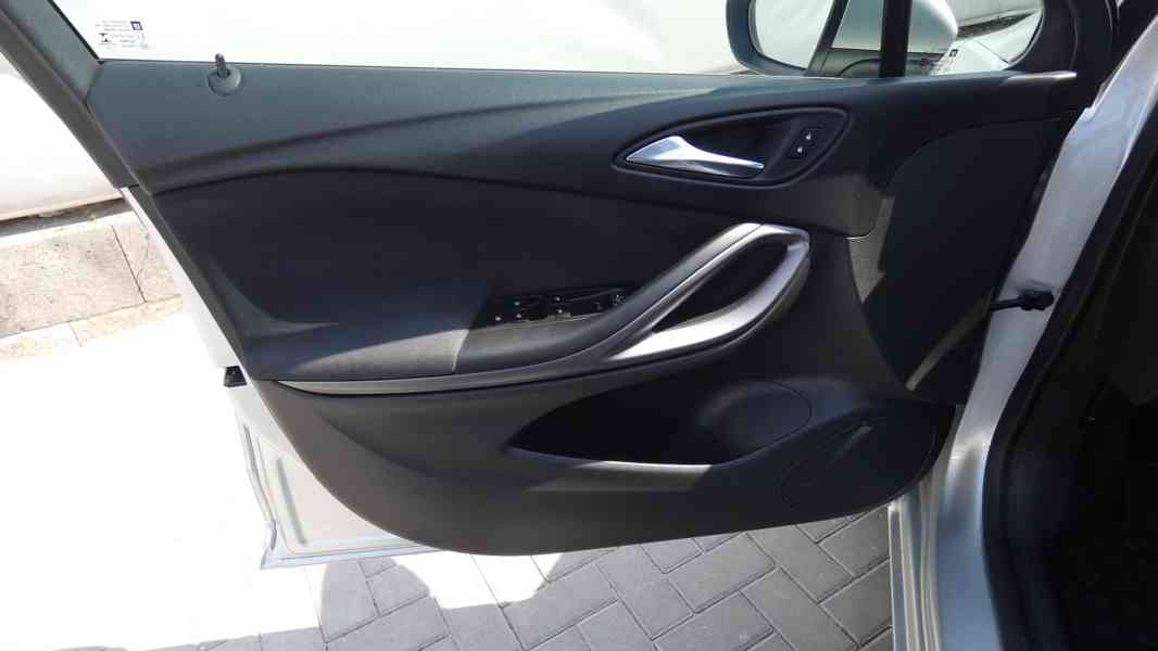  Opel Astra 1,6 CDTi 81kW/110k Slušná výbava  - foto 6
