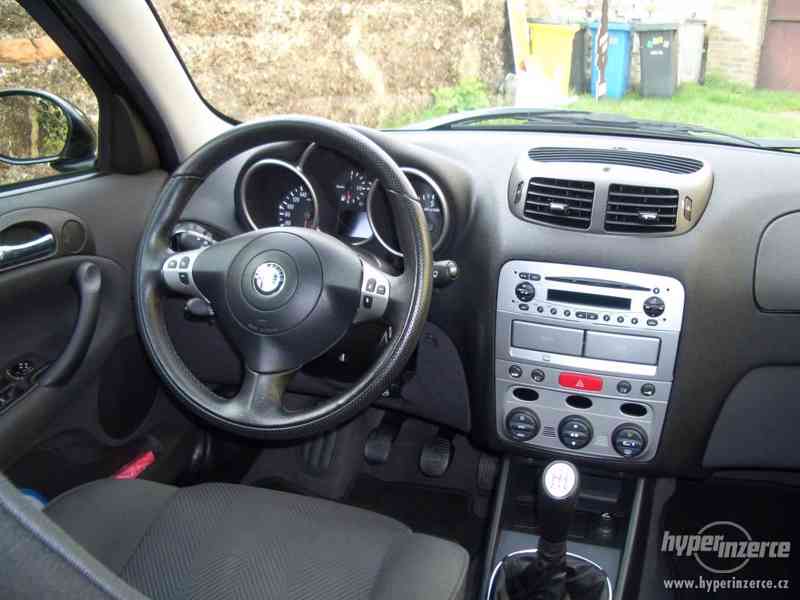 Alfa Romeo 147 1,6i TS 5D; 102.000 km, plně doložený servis - foto 11