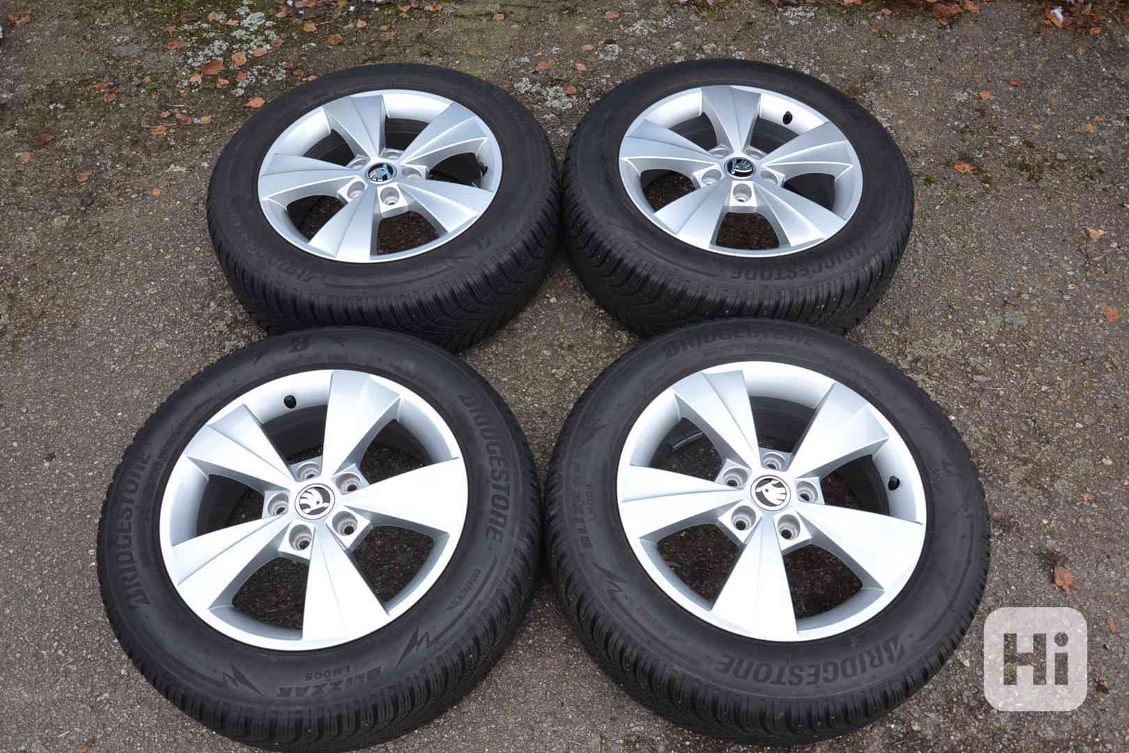 Škoda Octavia IV -ZÁNOVNÍ zimní orig.Alu sada-205/60R16 - foto 1