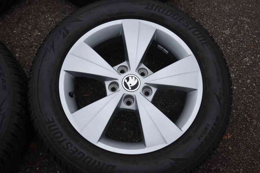 Škoda Octavia IV -ZÁNOVNÍ zimní orig.Alu sada-205/60R16 - foto 5