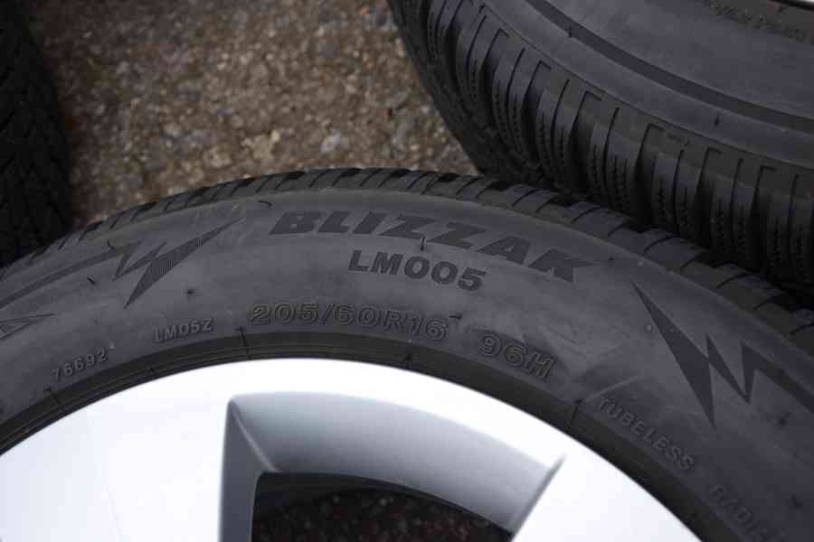 Škoda Octavia IV -ZÁNOVNÍ zimní orig.Alu sada-205/60R16 - foto 9