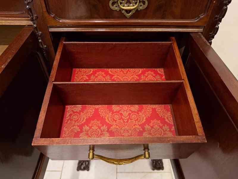 Starožitný bufet Chippendale - foto 11