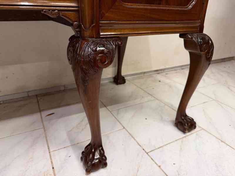 Starožitný bufet Chippendale - foto 7