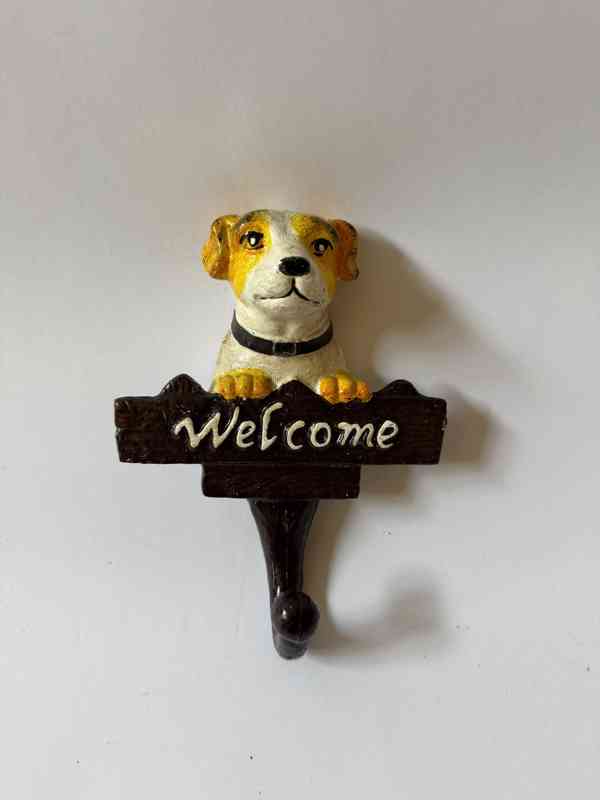 Welcome - nástěnný kovový věšák pes