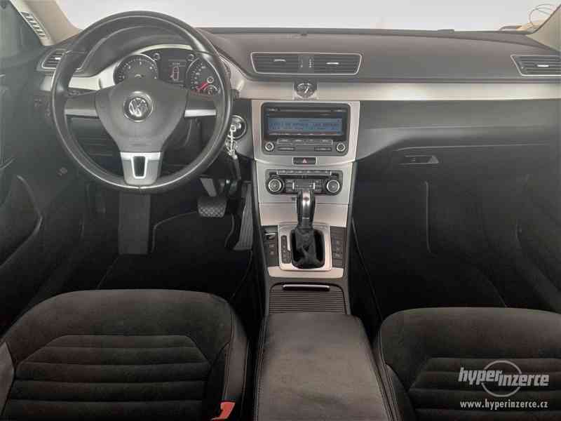 VW Passat B7 Highline 2.0TDi, Alcantara, 1maj, DPH - foto 9