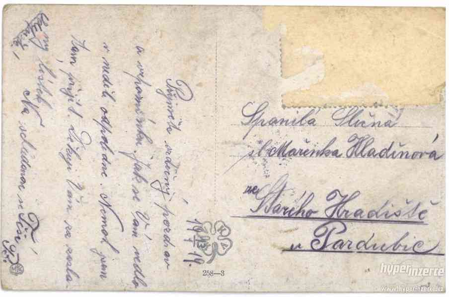 Stará pohlednice - kroje - Děvče z Uherského Brodu - foto 2