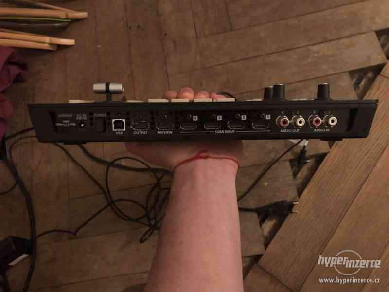 Roland V-1HD Portable Video Switcher \ Mixer + kabely - foto 2
