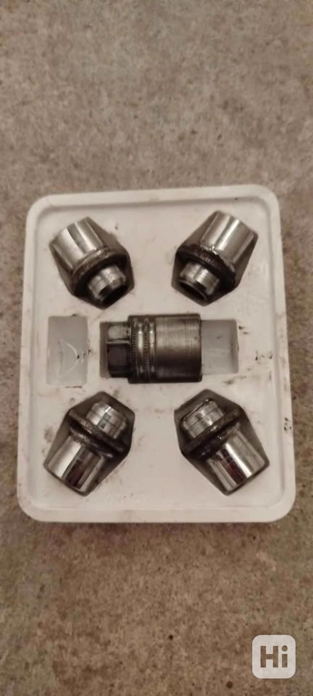 Bezpečnostní matice originál Toyota PW456-00013 - foto 1