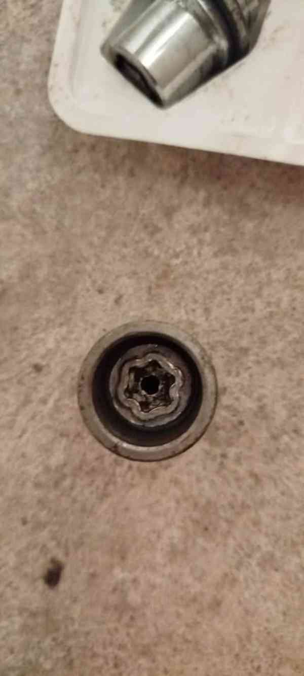 Bezpečnostní matice originál Toyota PW456-00013 - foto 2