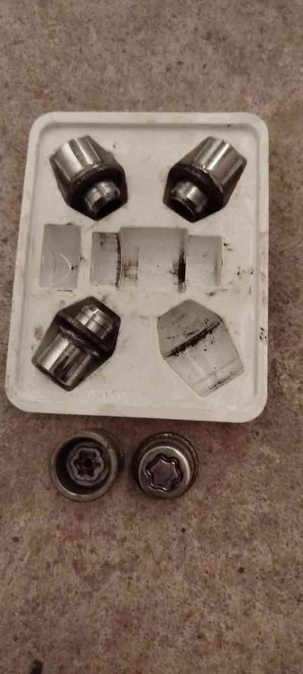 Bezpečnostní matice originál Toyota PW456-00013 - foto 5