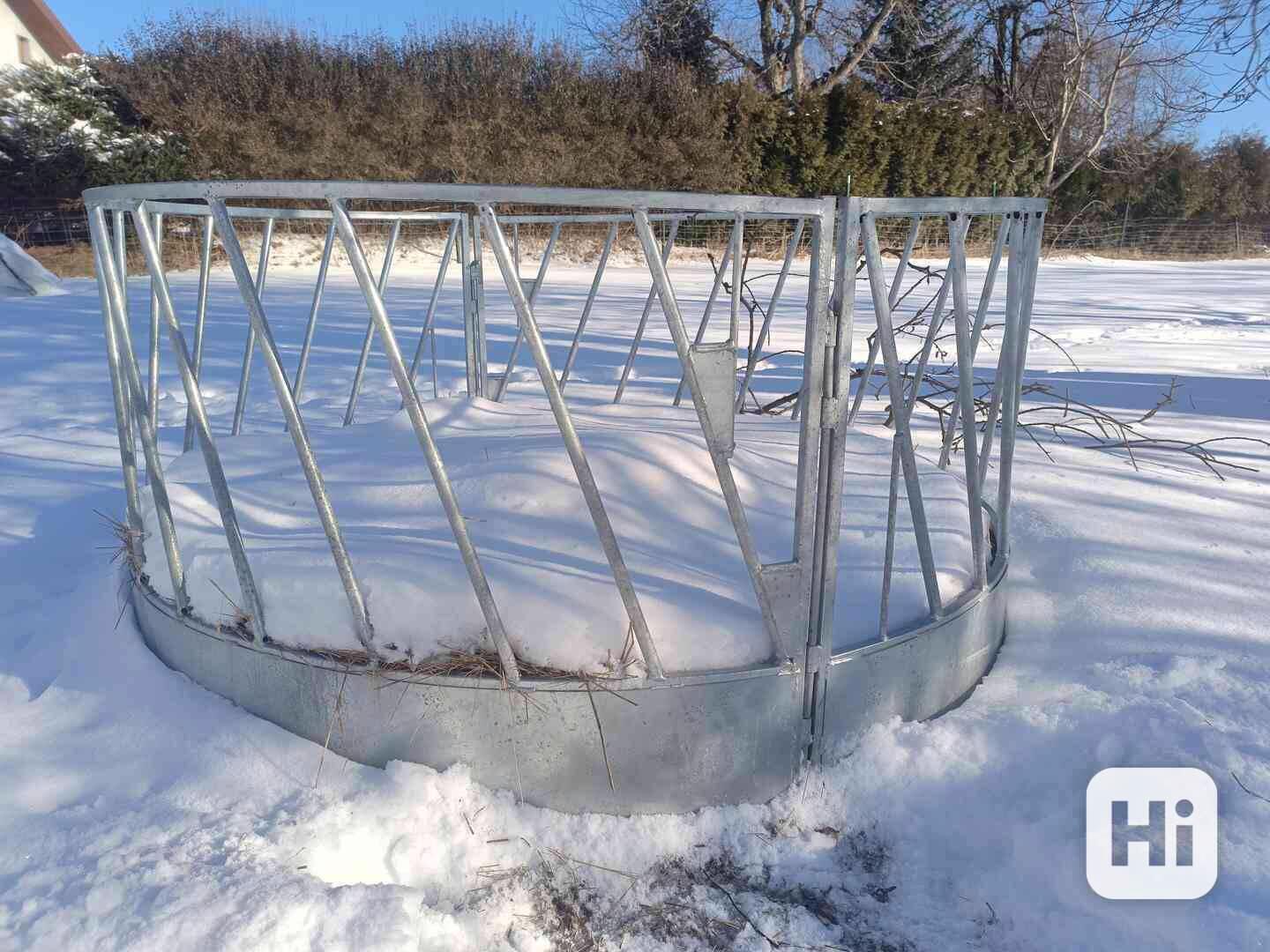 Ovčí krmelec prům. 1,7m, 26 míst šikmé příčky, výška 0,9 m  - foto 1