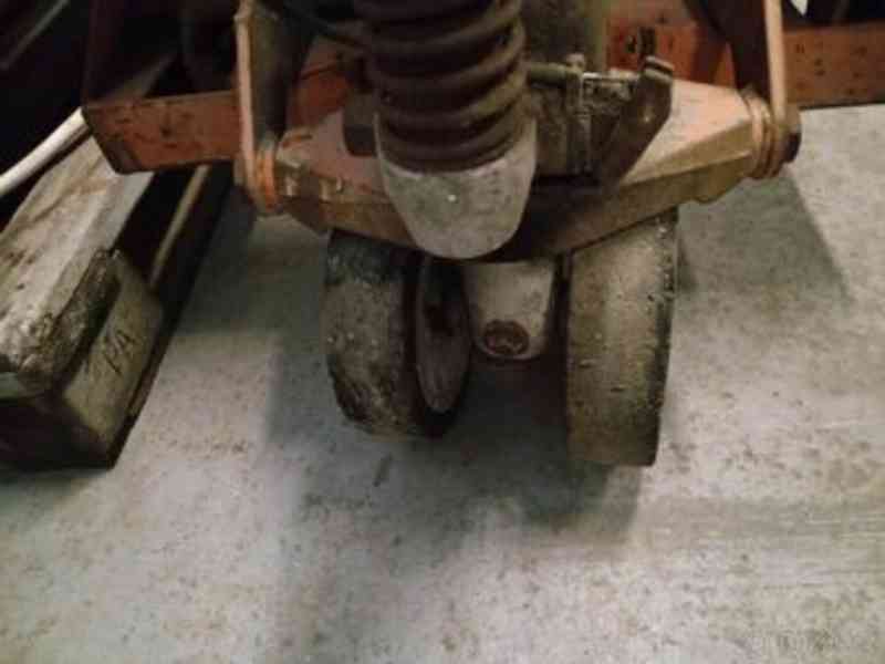 paletový zvedák - foto 3