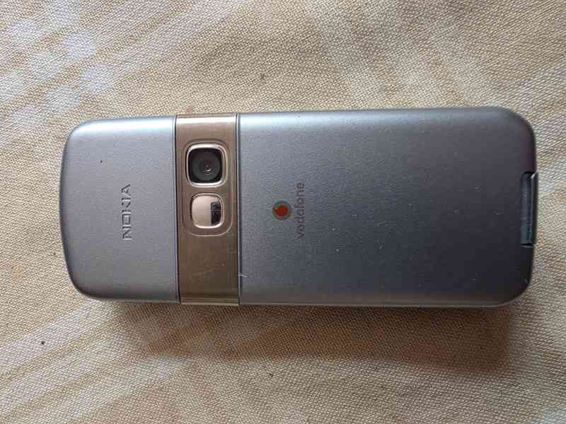 Mobilní tlačítkový telefon Nokia 6070 - foto 2