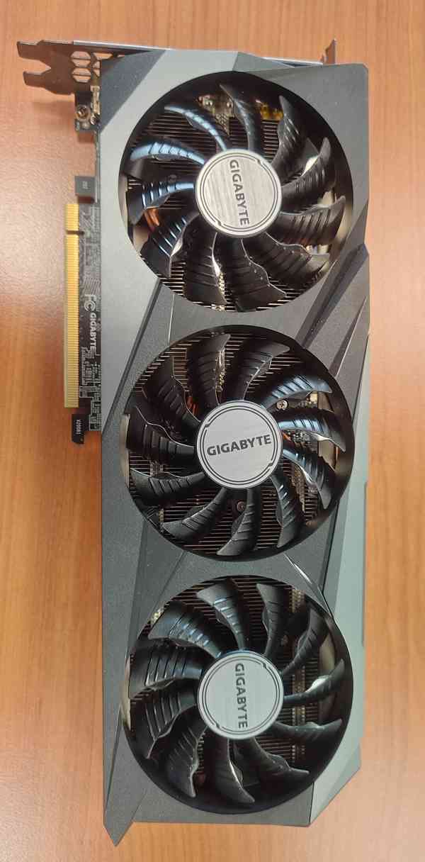Grafická karta GIGABYTE GeForce RTX 3070 GAMING OC 8G