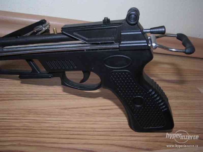 Kuše pistolová nová,  efektivní vzdalenost 56m - foto 2