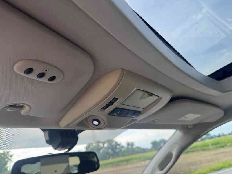 Chrysler Town Country 3,6 Limited 2xDVD Šíbr 2012 - foto 21