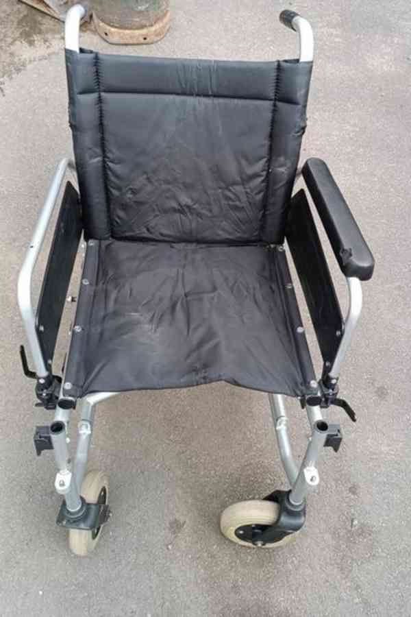 Invalidní vozík - část