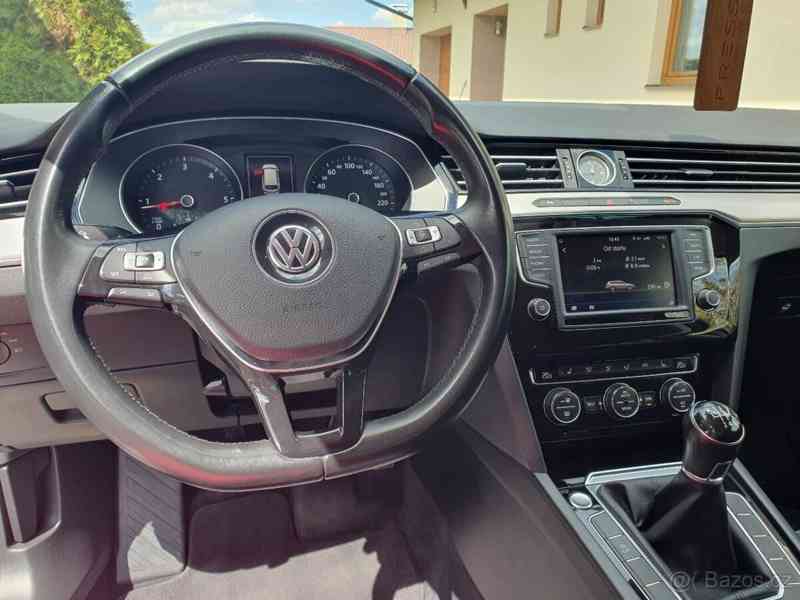 Volkswagen Passat Highline 2.0 kombi 110kW  - foto 11