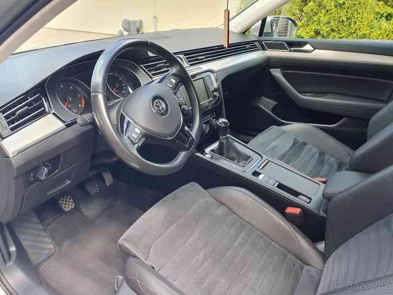 Volkswagen Passat Highline 2.0 kombi 110kW  - foto 14