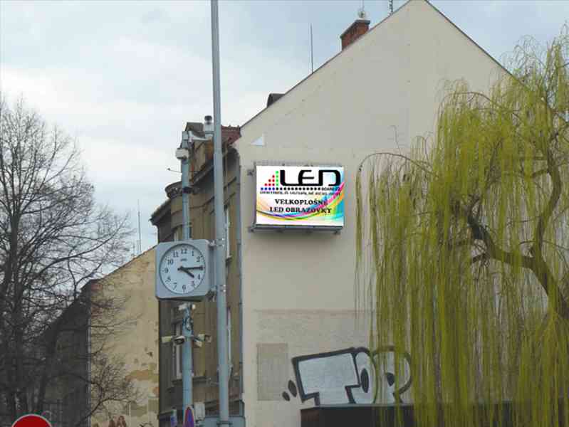 Prodáme velkoplošnou LED obrazovku o rozměrech 2,9 x1,9 m. - foto 2